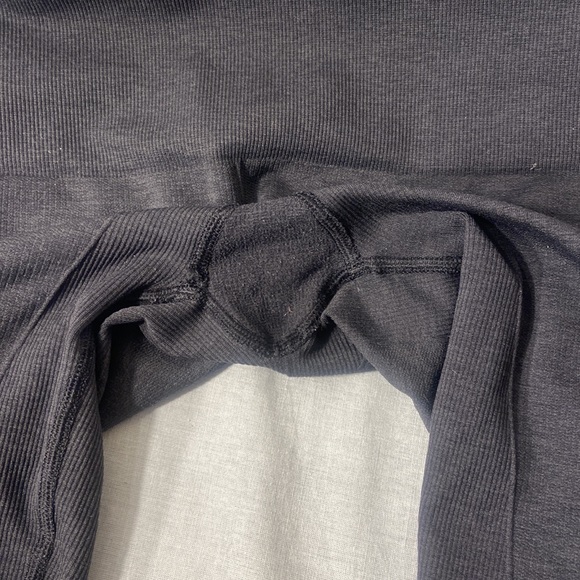 Lululemon dark gray, crop side,  scrunch,  leggings. Size 10 - Picture 3 of 7